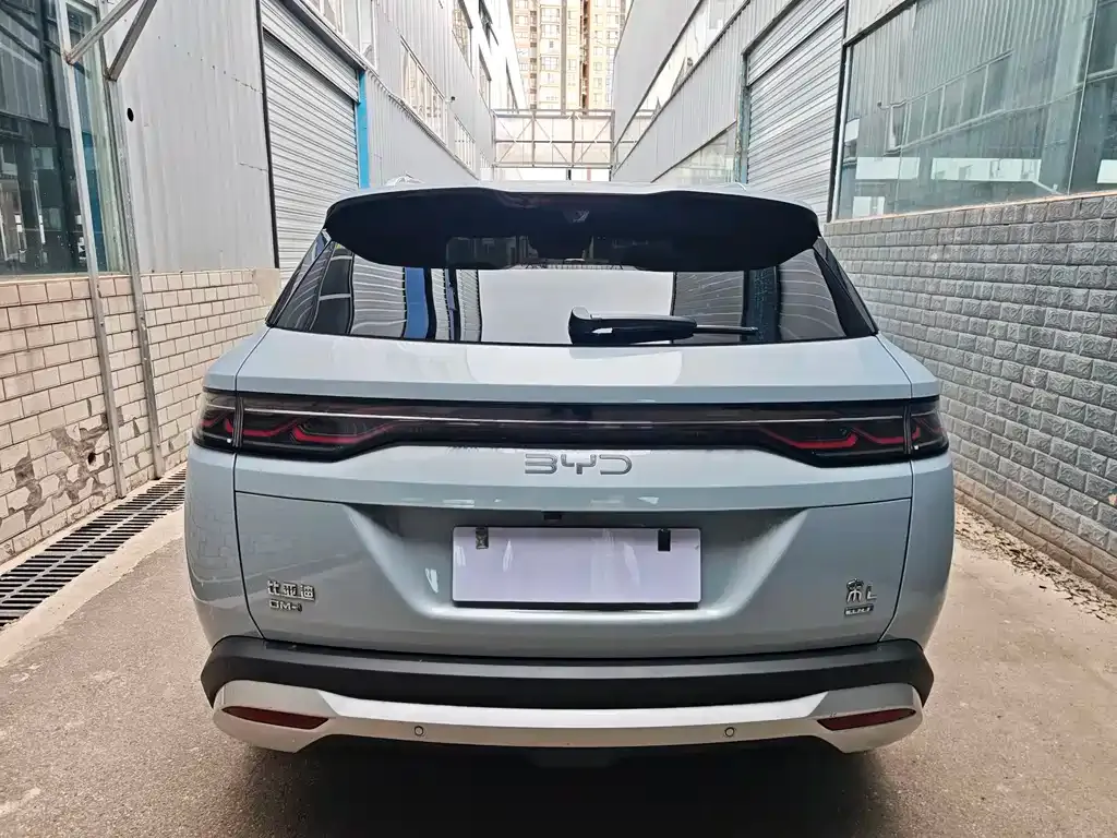 BYD L DM-i — фото 9