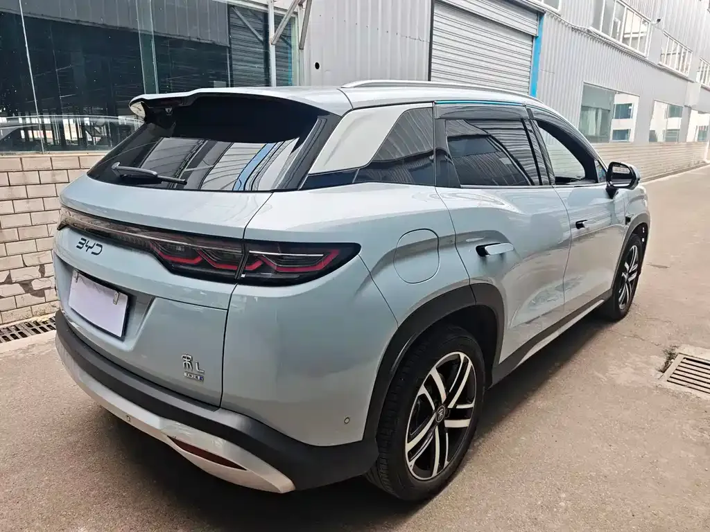 BYD L DM-i — фото 8
