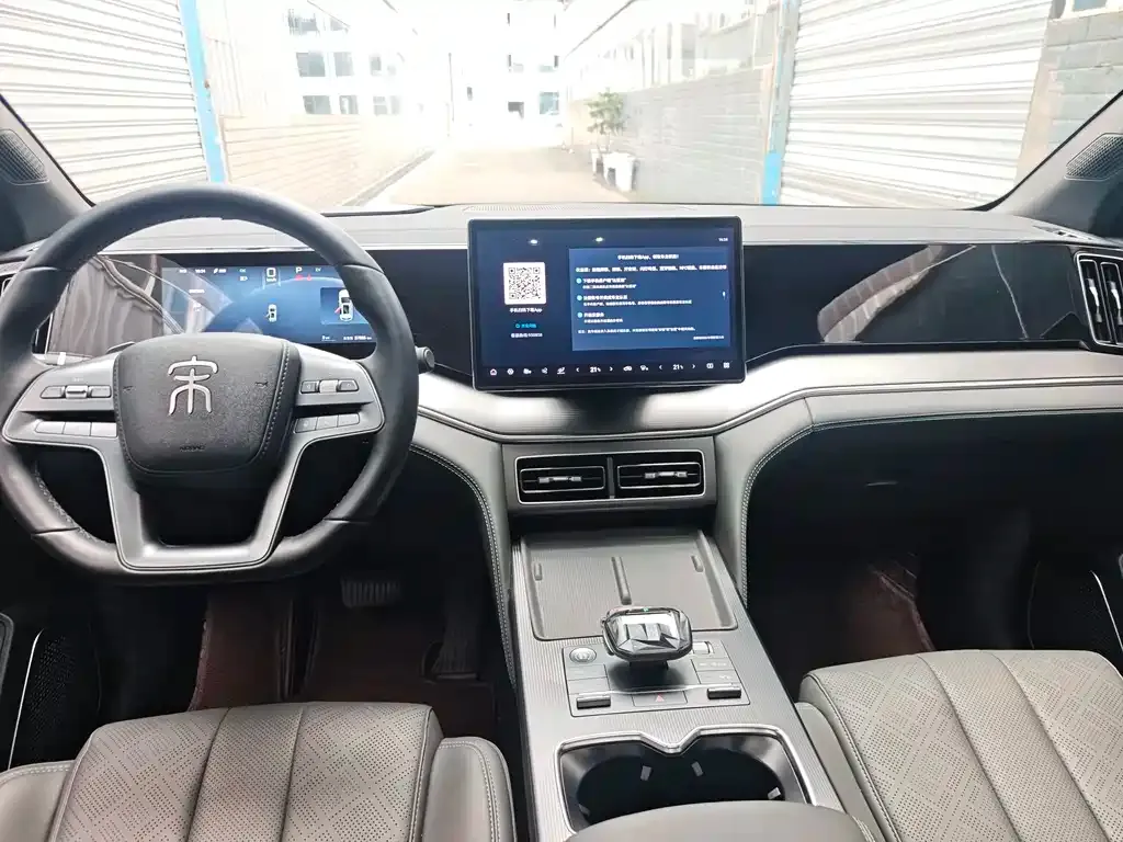 BYD L DM-i — фото 3