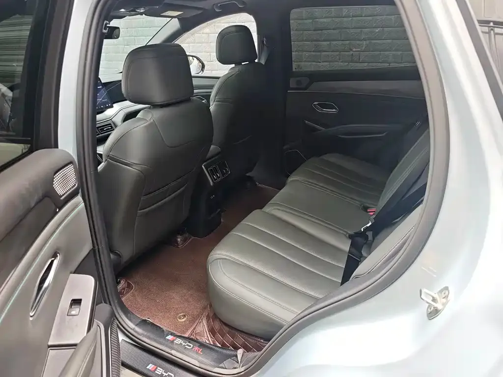 BYD L DM-i — фото 10