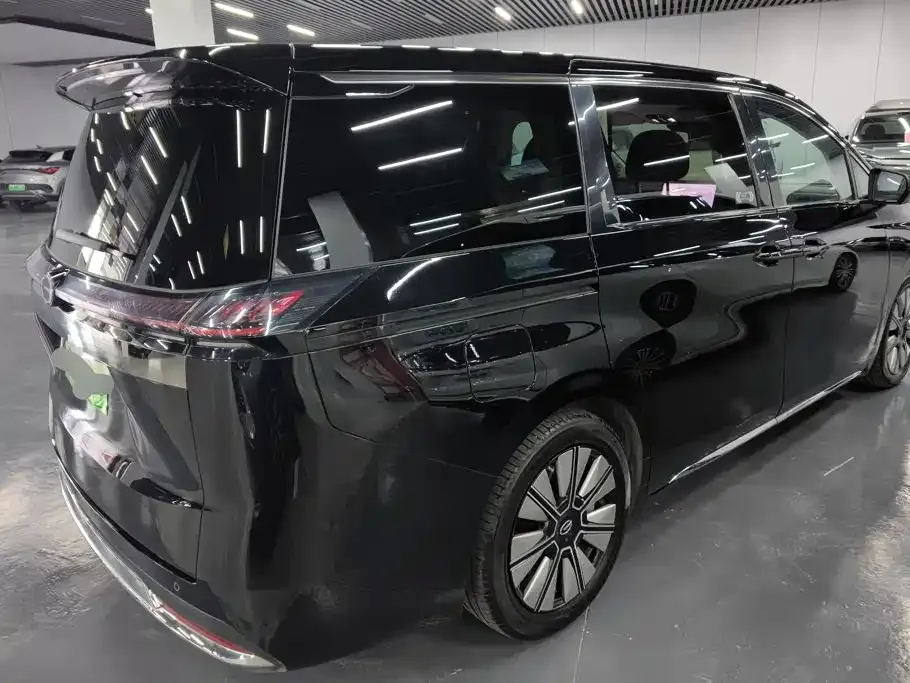 GAC Motor 传祺E8 PHEV — фото 10