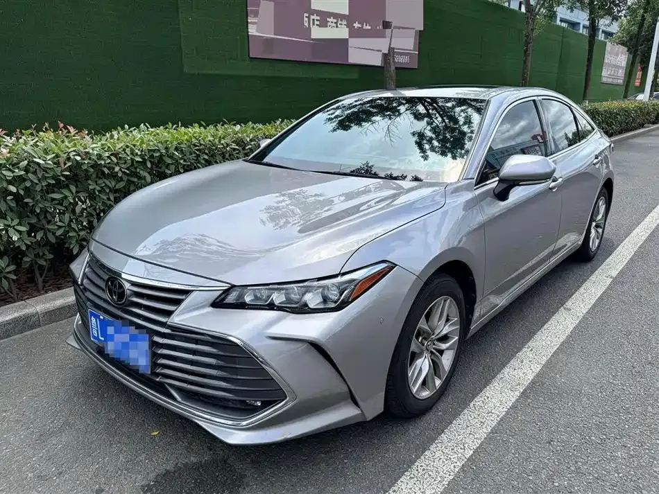 Toyota Avalon — фото 1