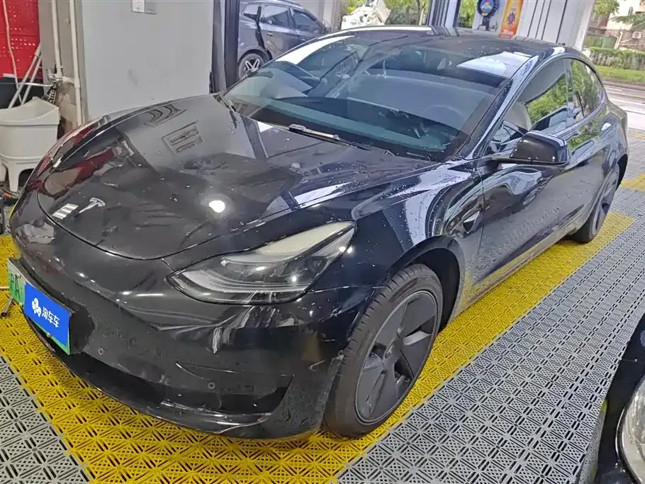 Tesla Model 3 — фото 1
