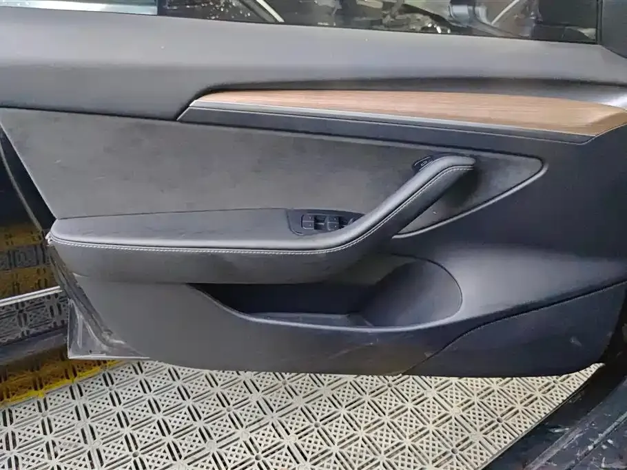 Tesla Model 3 — фото 3