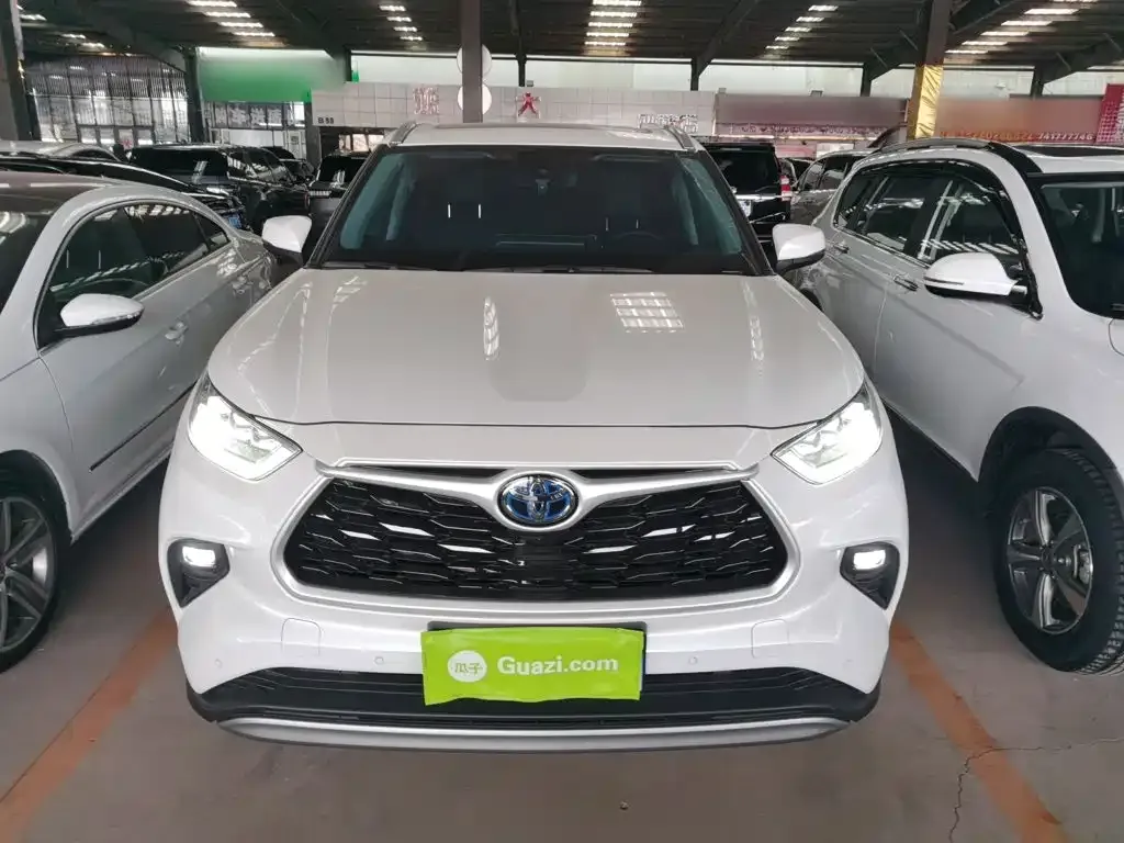 Toyota Highlander — фото 10