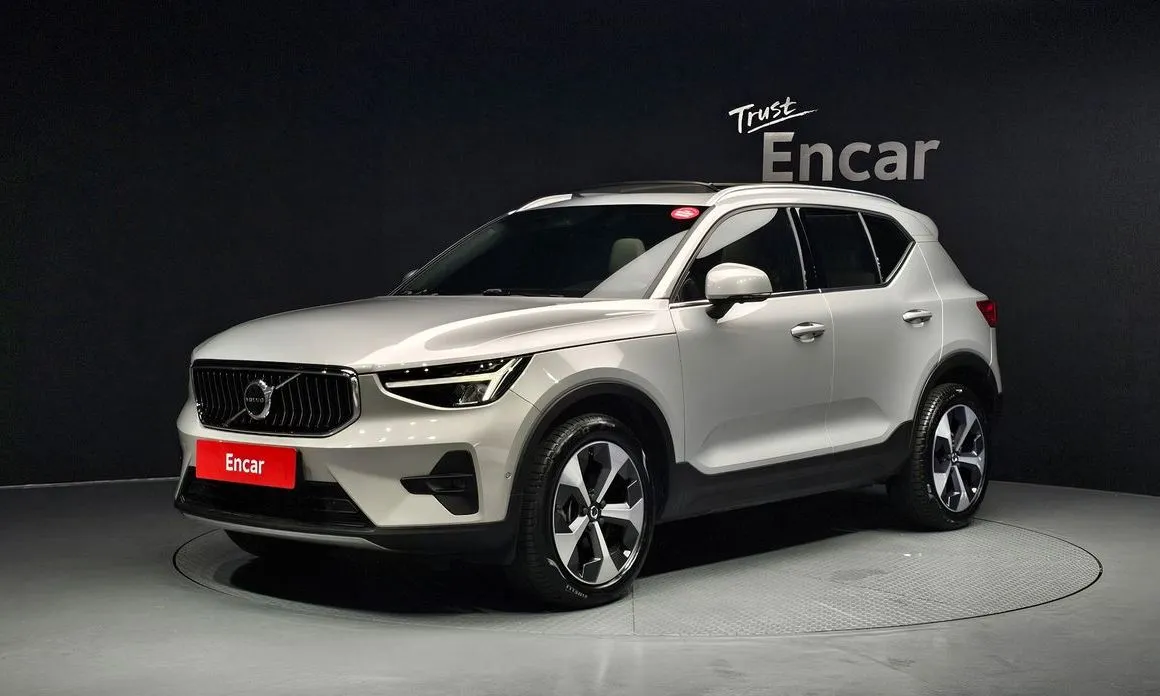 Volvo XC40 — фото 1