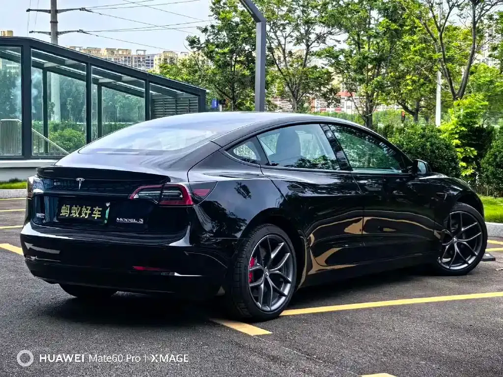 Tesla Model 3 — фото 5