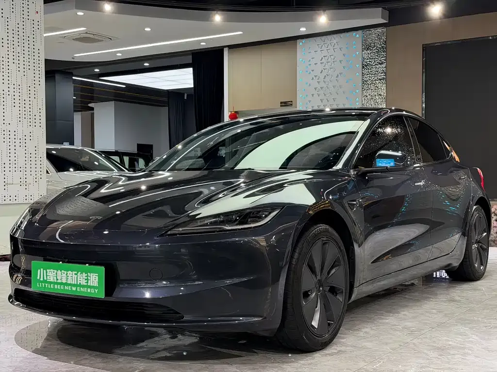 Tesla Model 3 — фото 1
