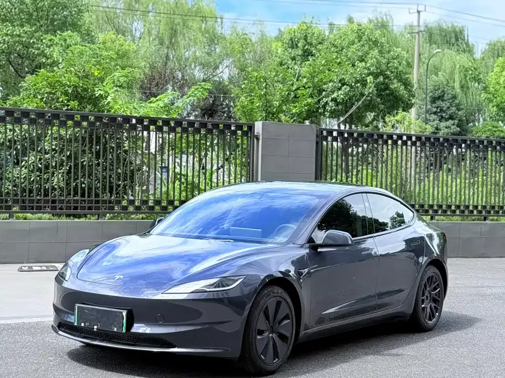 Tesla Model 3 — фото 1