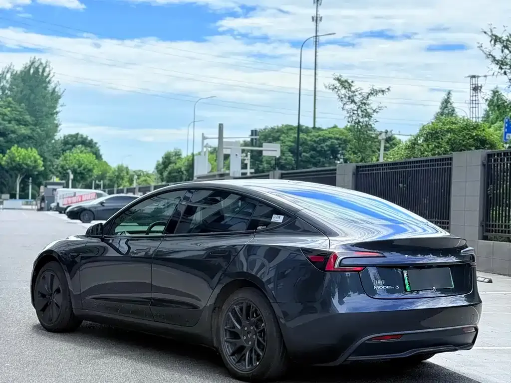 Tesla Model 3 — фото 8