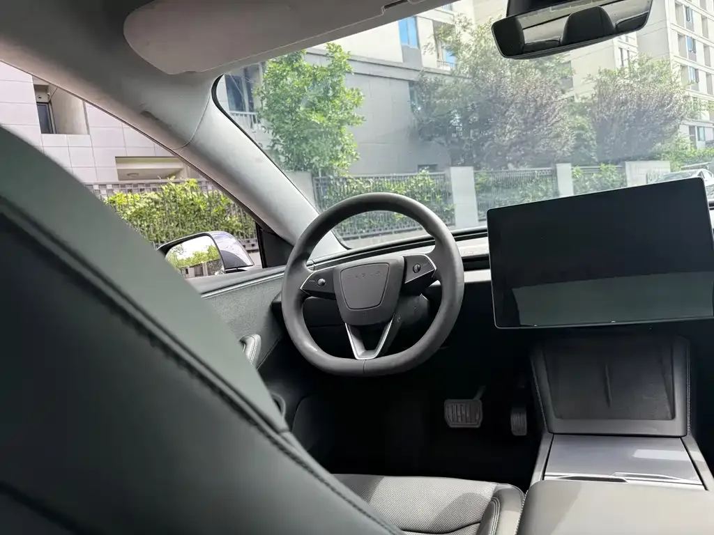 Tesla Model 3 — фото 4
