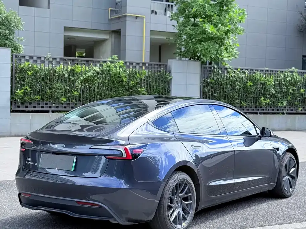 Tesla Model 3 — фото 10
