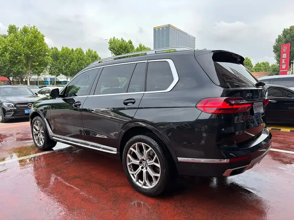 BMW X7 — фото 10