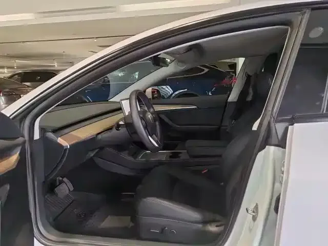 Tesla Model 3 — фото 10