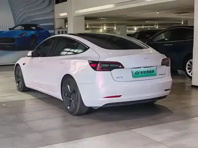 Tesla Model 3 — фото 4