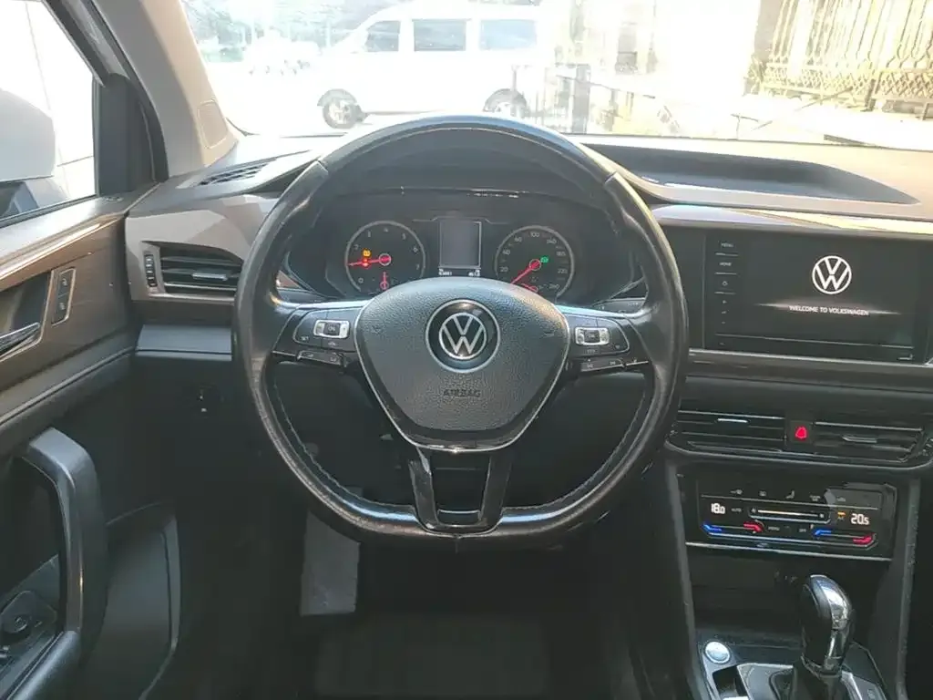 Volkswagen Tharu — фото 4