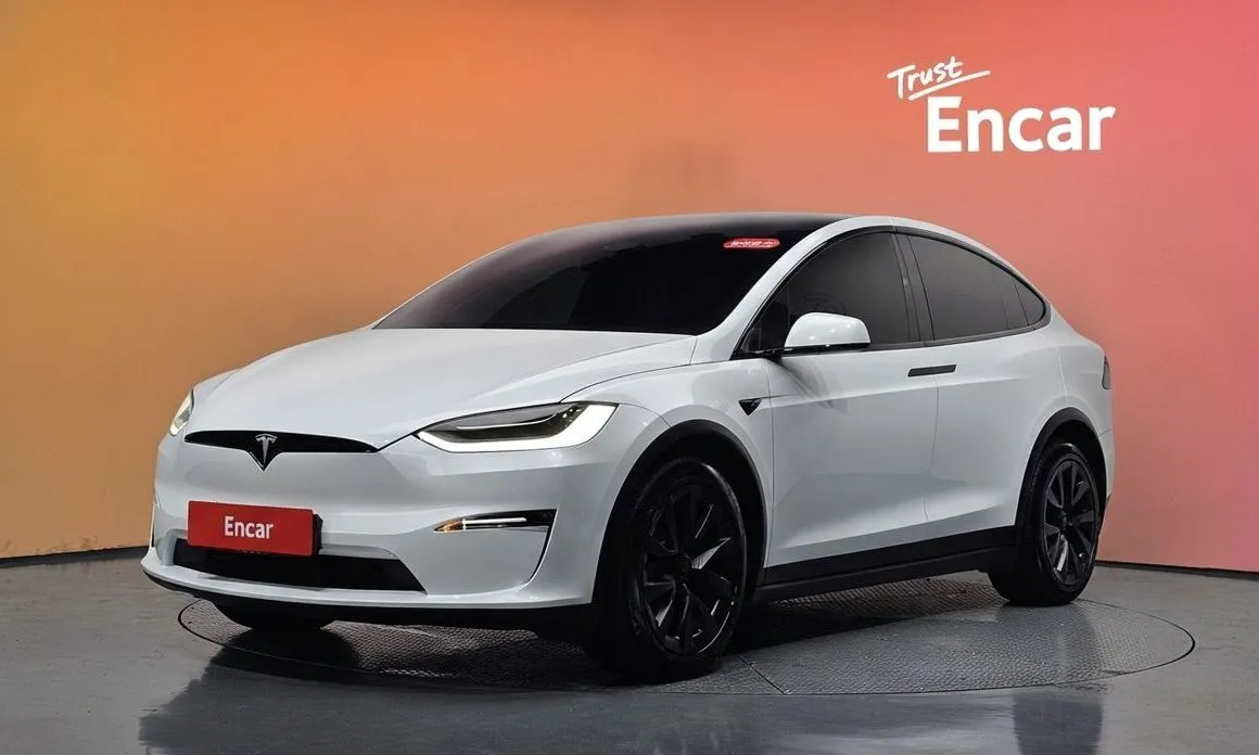 Tesla Model X — фото 1
