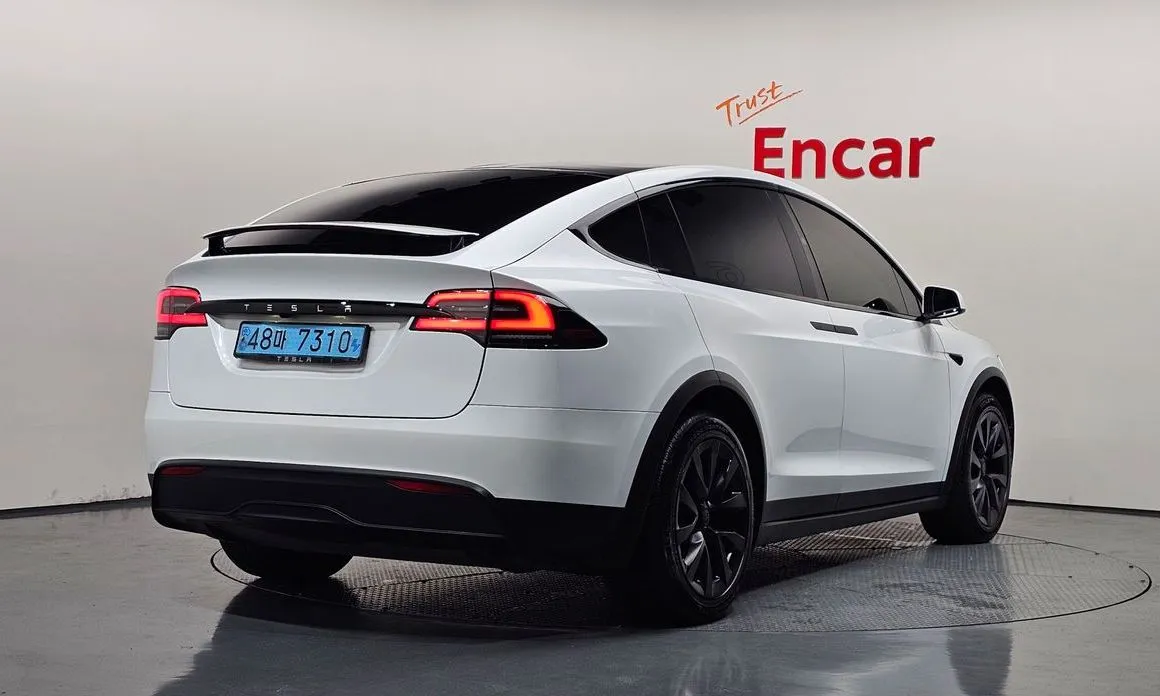 Tesla Model X — фото 2