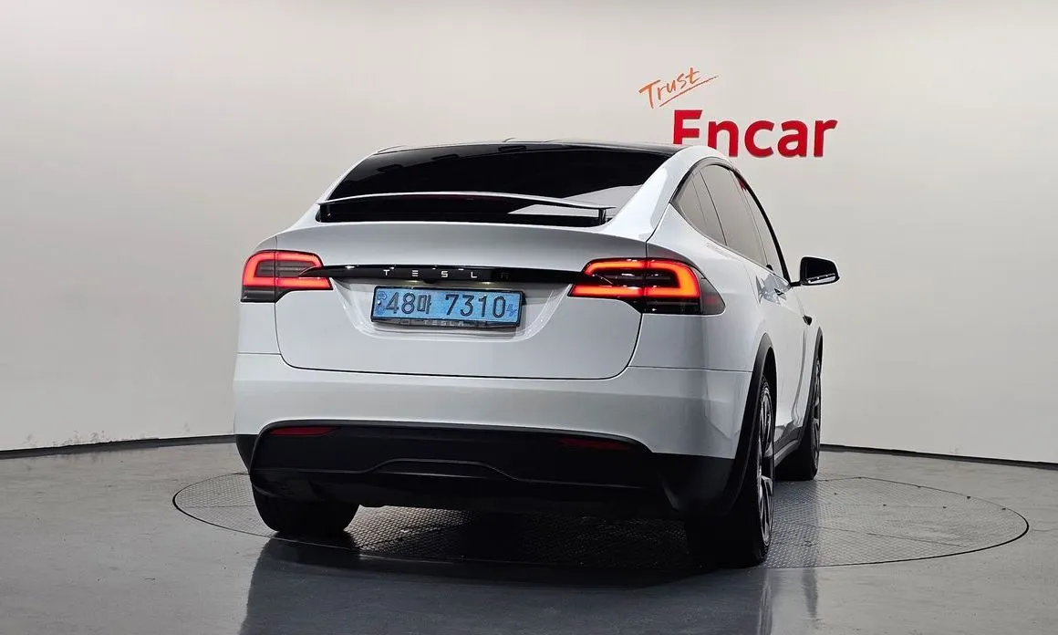 Tesla Model X — фото 7