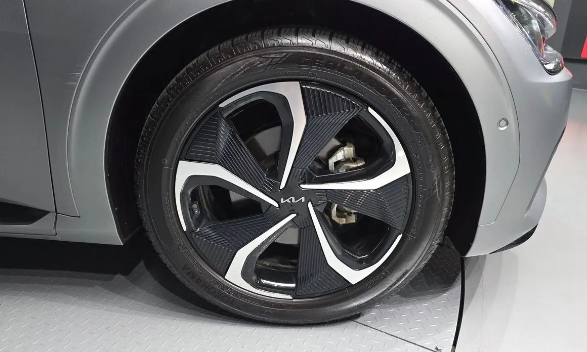Kia EV6 — фото 9