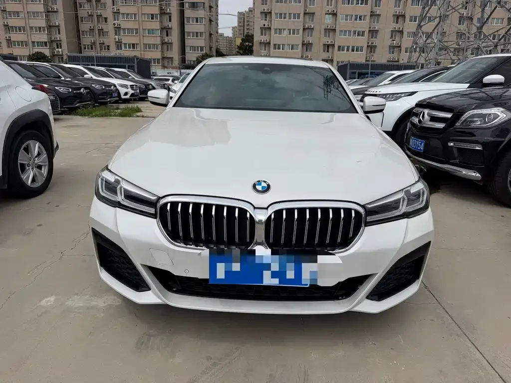 BMW 5 Series — фото 1