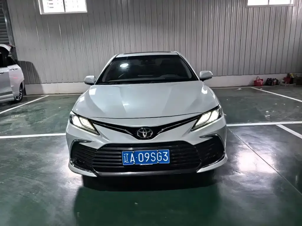 Toyota Camry — фото 7