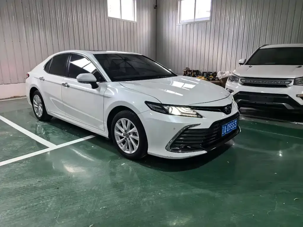 Toyota Camry — фото 4