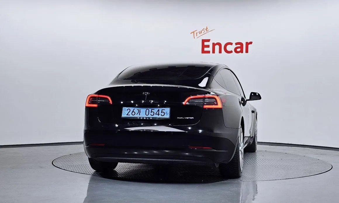 Tesla Model 3 — фото 9