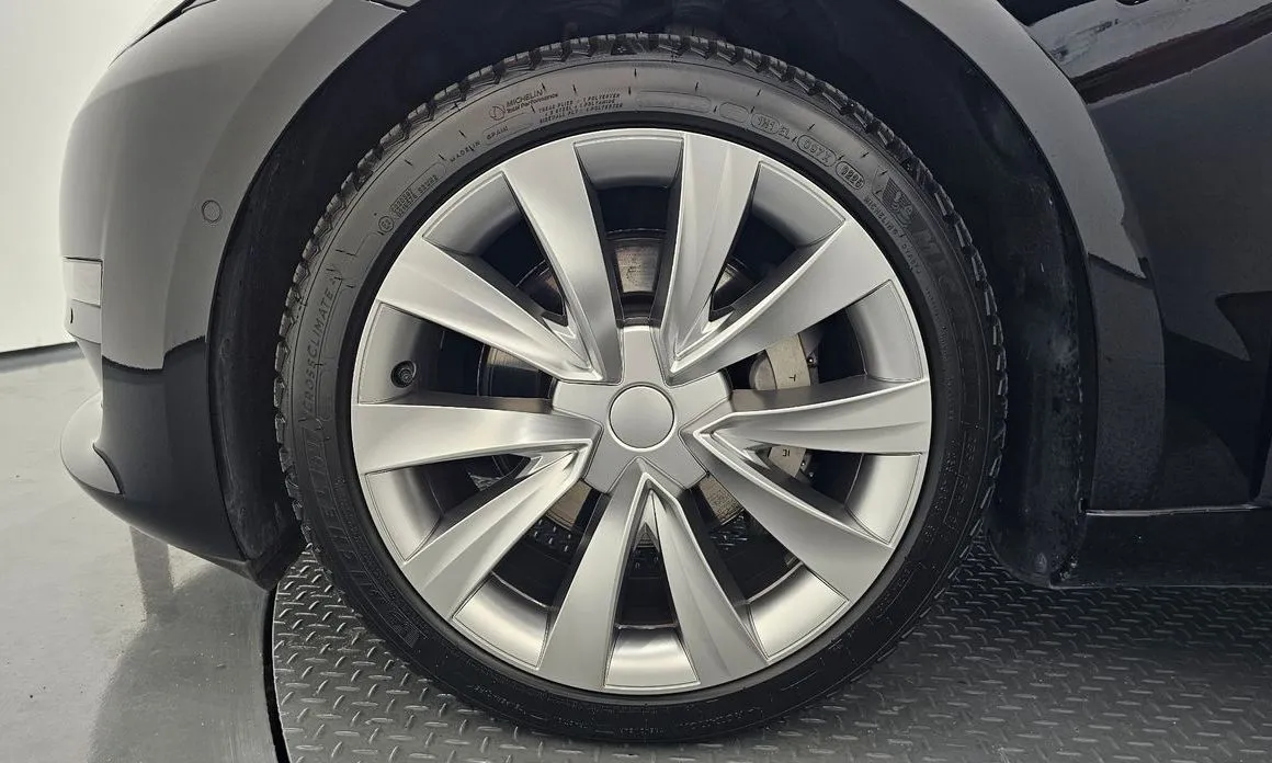 Tesla Model 3 — фото 10