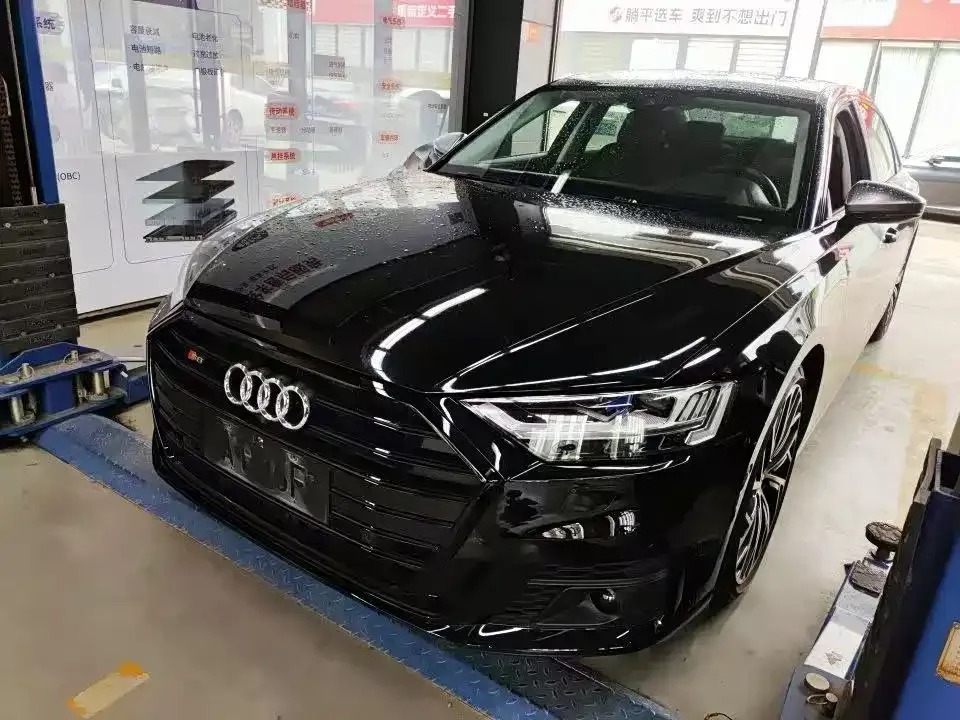 Audi S8 — фото 1