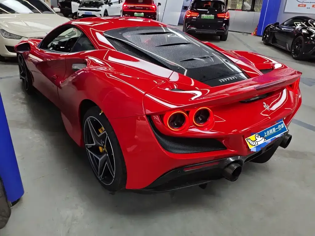 Ferrari F8 — фото 6