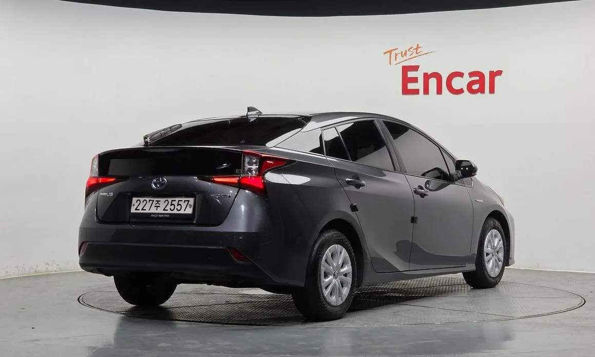 Toyota Prius — фото 3