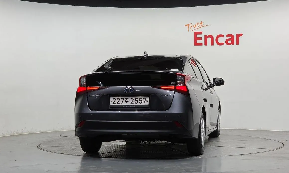 Toyota Prius — фото 4