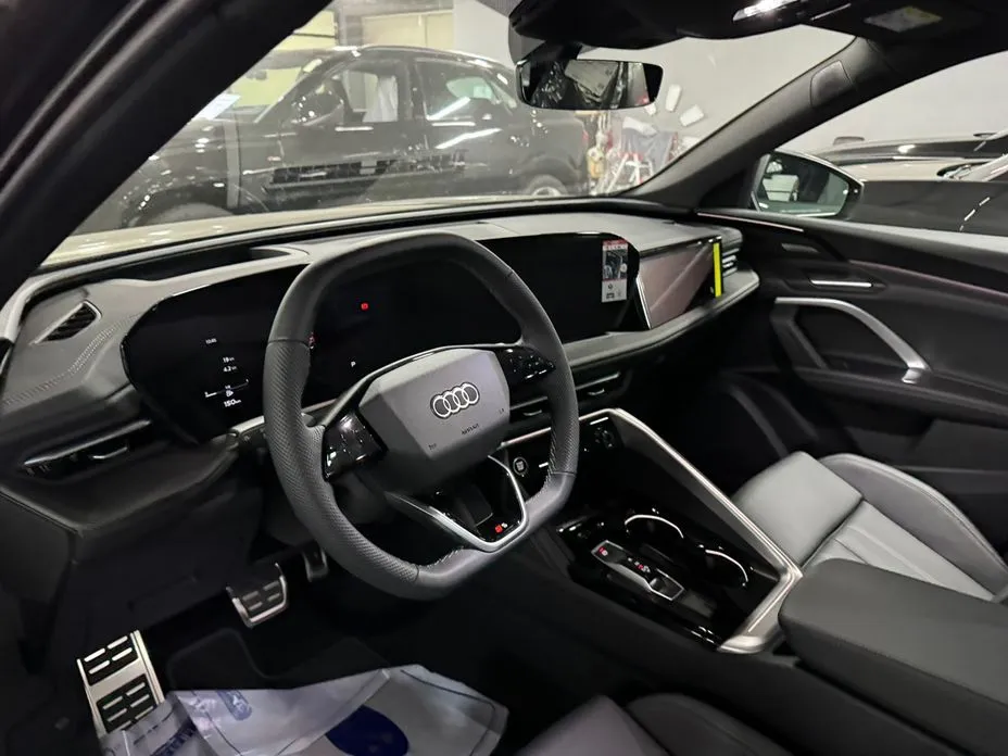 Audi Q5 2025 из KR, фото 6