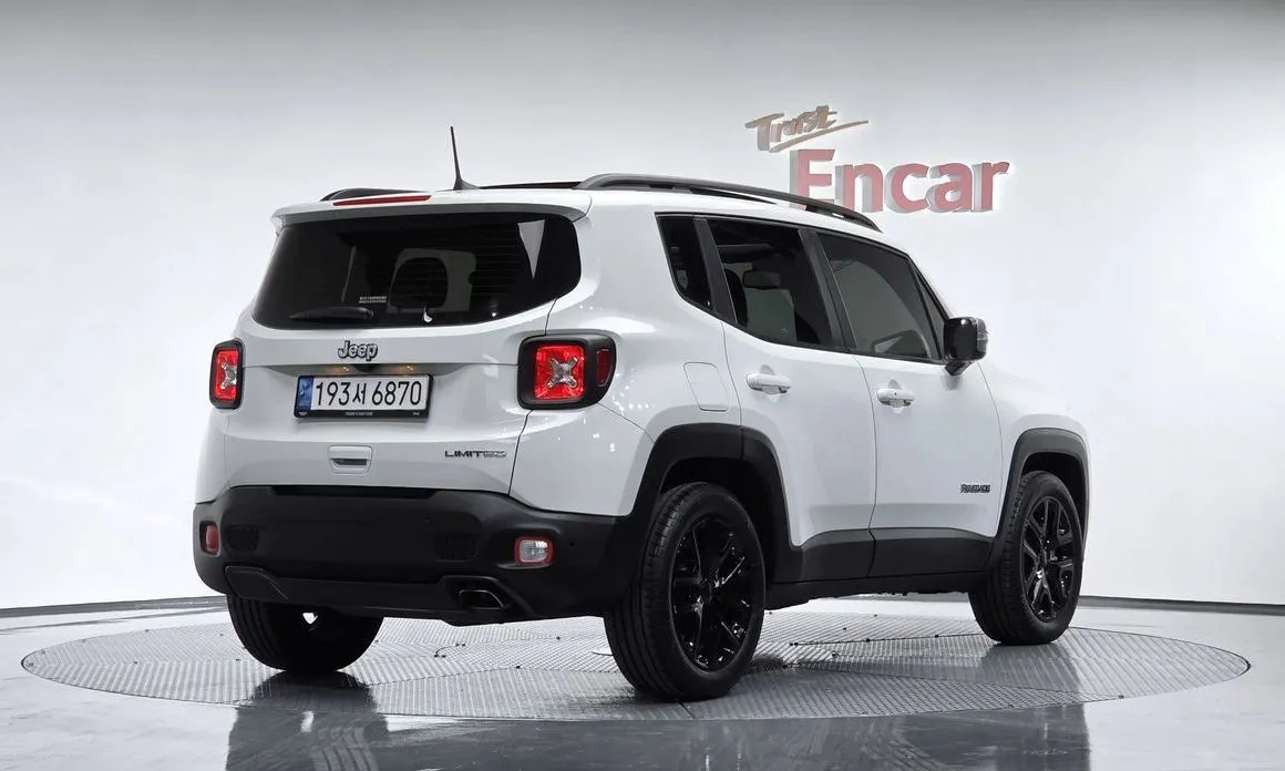 Jeep Renegade — фото 3