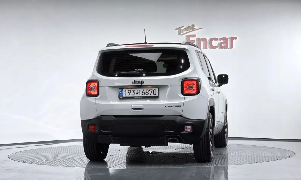 Jeep Renegade — фото 4