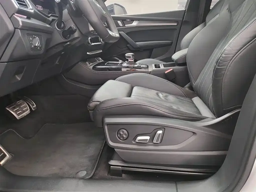 Audi Q5L — фото 6