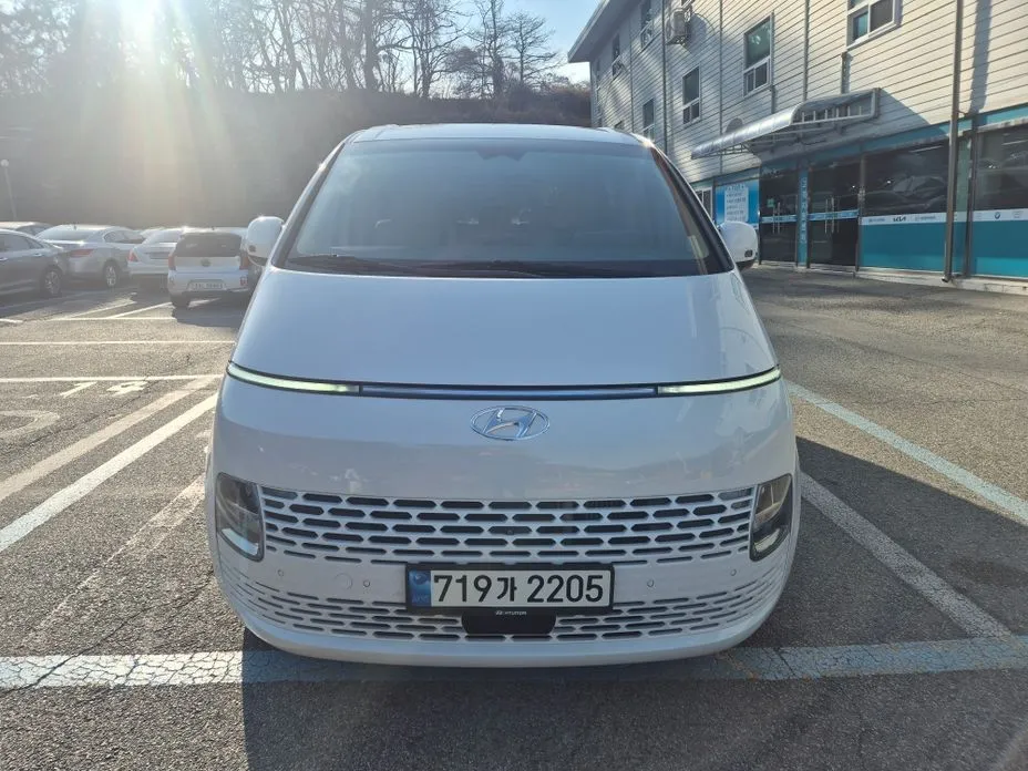 Hyundai Staria — фото 1