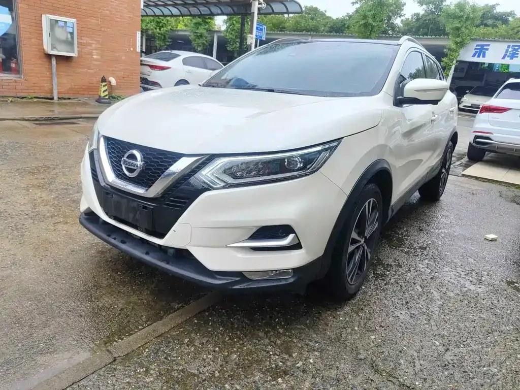 Nissan Qashqai — фото 1