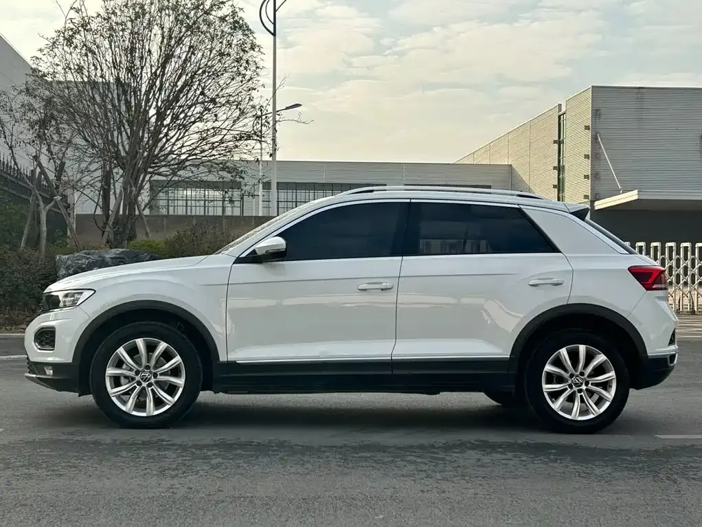 Volkswagen T-Roc — фото 9
