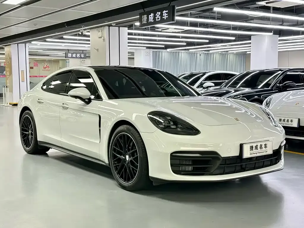 Porsche Panamera — фото 1