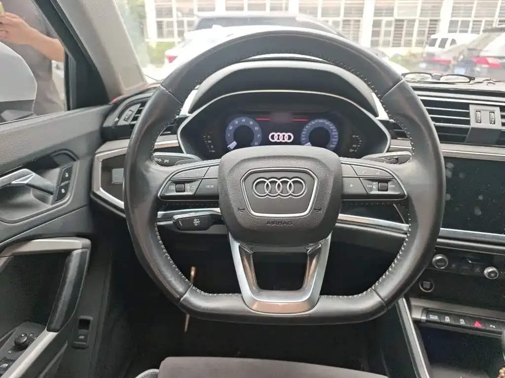 Audi Q3 — фото 10
