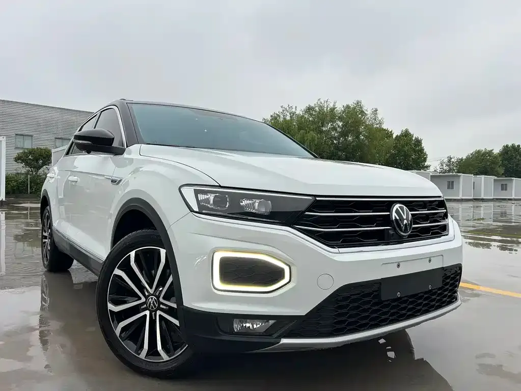 Volkswagen T-Roc — фото 10
