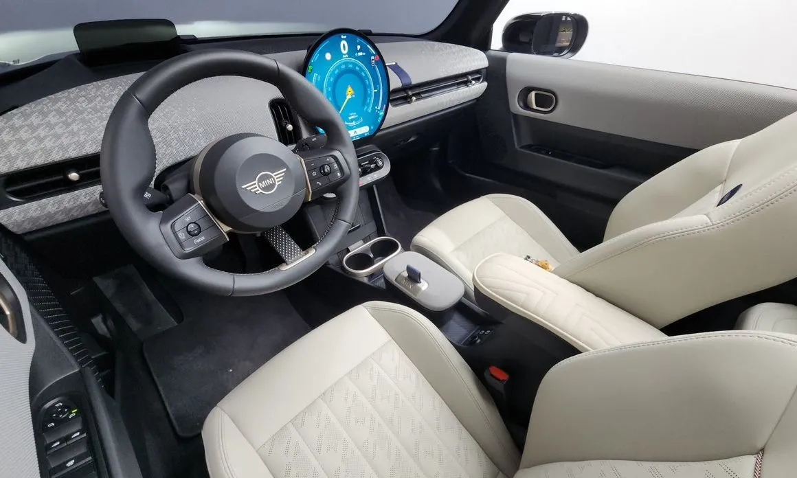Mini Cooper Convertible 2025 из KR, фото 7