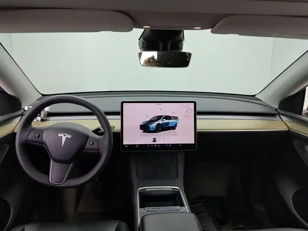 Tesla Model Y — фото 3