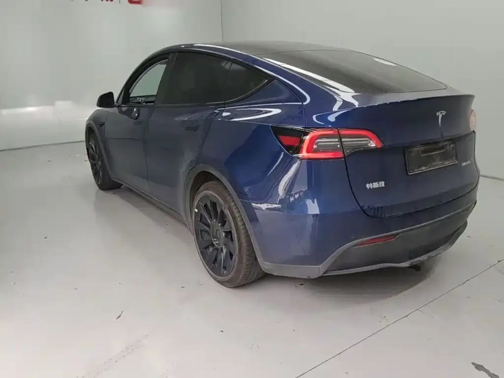 Tesla Model Y — фото 6