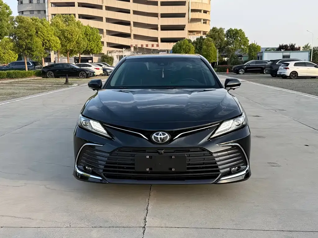 Toyota Camry — фото 8
