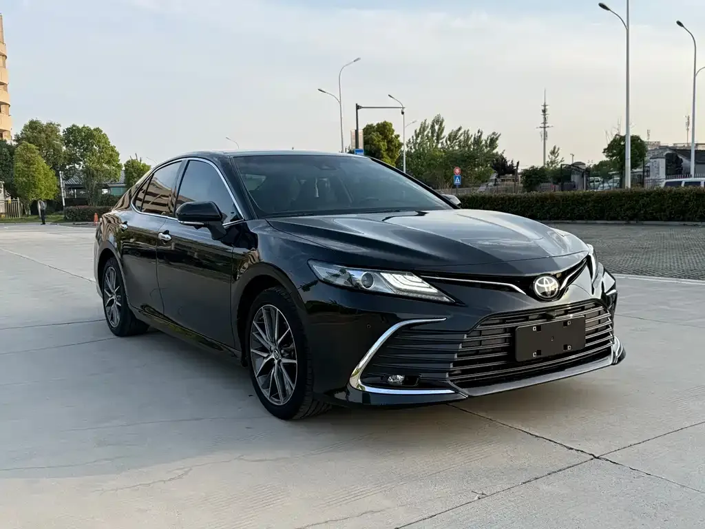Toyota Camry — фото 3