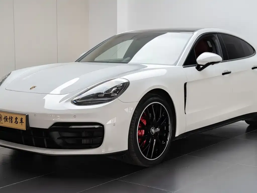 Porsche Panamera — фото 1