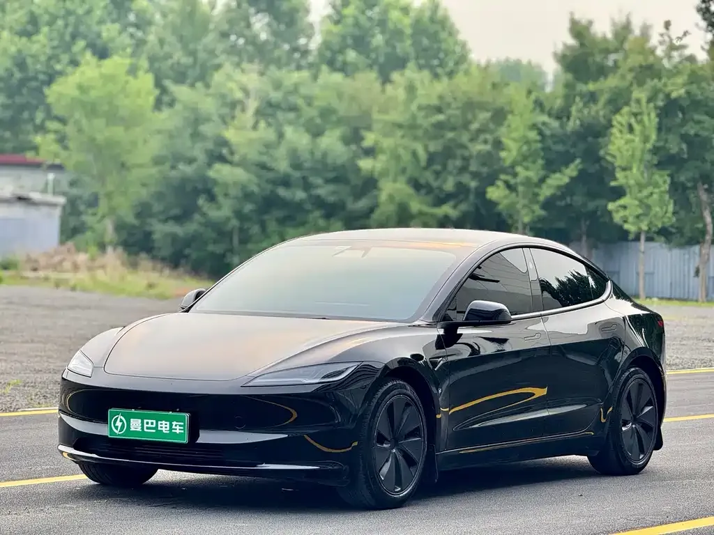 Tesla Model 3 — фото 1